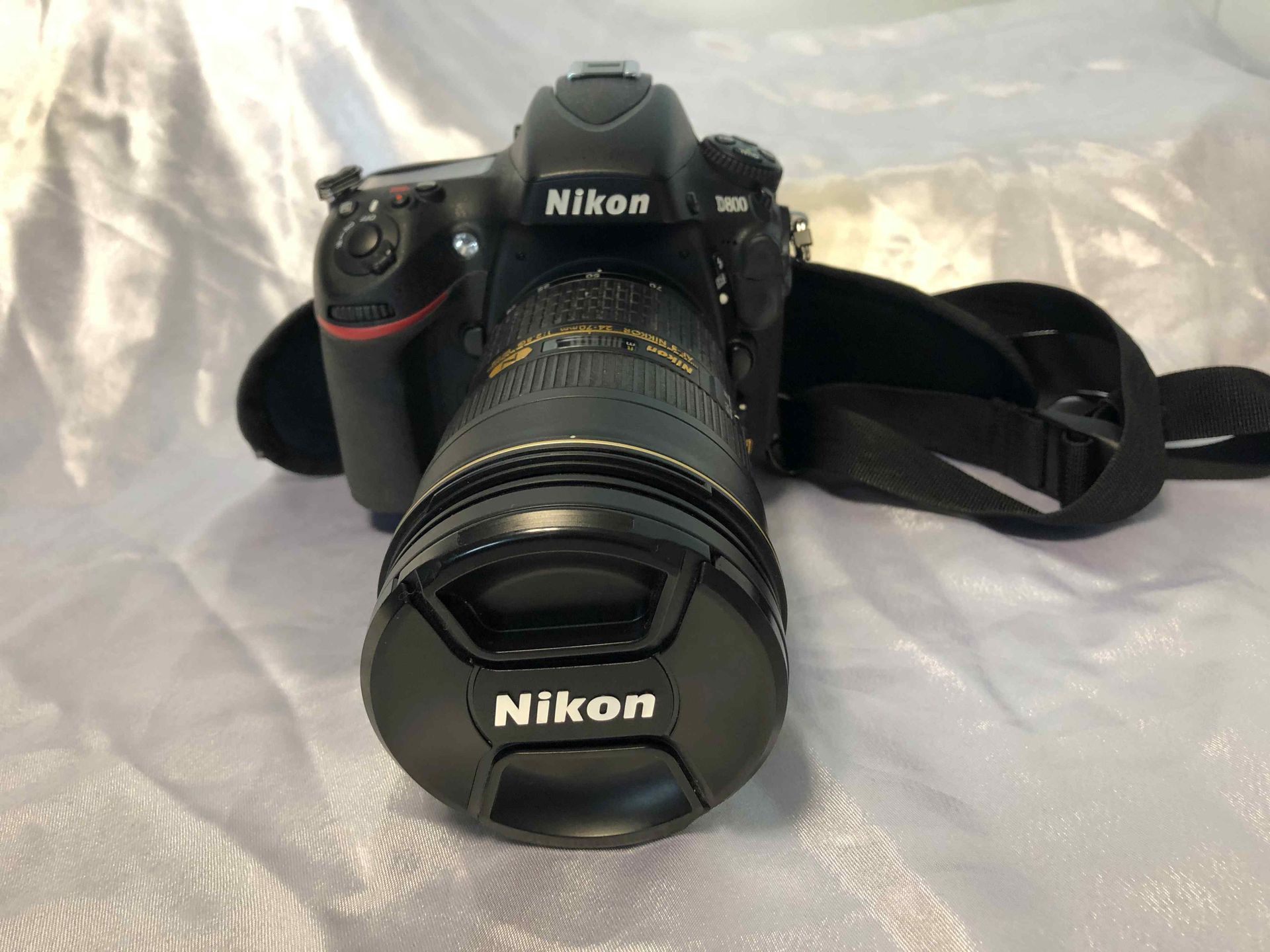Null Appareil photo NIKON D800, objectif NIKON AF-S NIKKOR 24-70mm, avec batteri&hellip;