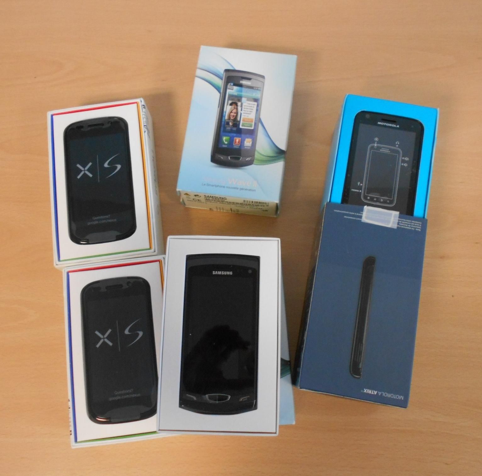 Null 
	 Lot composé de 7 smartphones et 1 tablette, état neuf dans leur carton d&hellip;