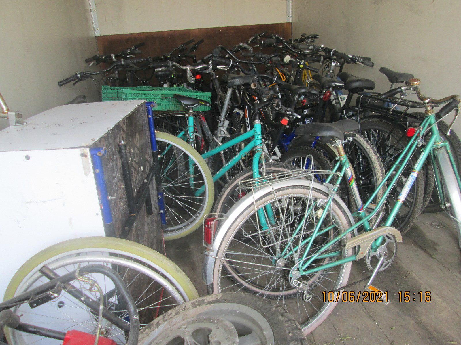 Null 
	 Lot composé d'environ 22 vélos, complets et incomplets, divers tailles e&hellip;