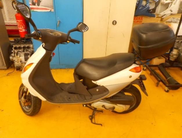 Null [ACI] Scooter PEUGEOT Vivacity, essence, imm. DE-813-TM, type VGAS2AC0A, n°&hellip;