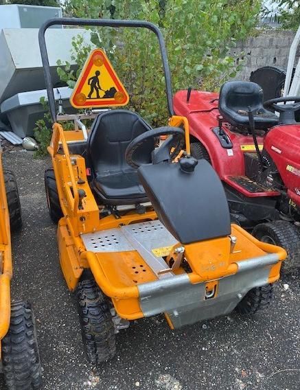 Null 
	 Lot consisting of 2 AS MOTOR ride-on mowers: 1 from 2011 3650 indicative&hellip;