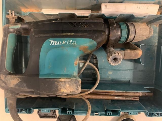 Null 
	 MAKITA jackhammer (2013), model HM1203C, 1510W, electric, in its case wi&hellip;