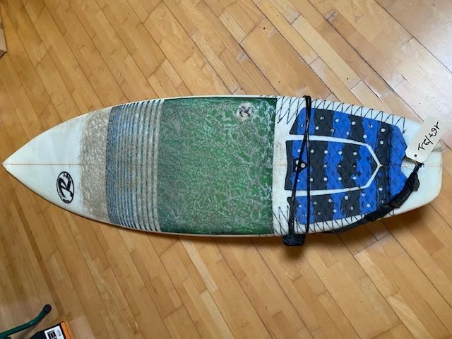 Null 
	Lot composed of 6 surfboards, various states, including RIP CURL, ERIC AR&hellip;
