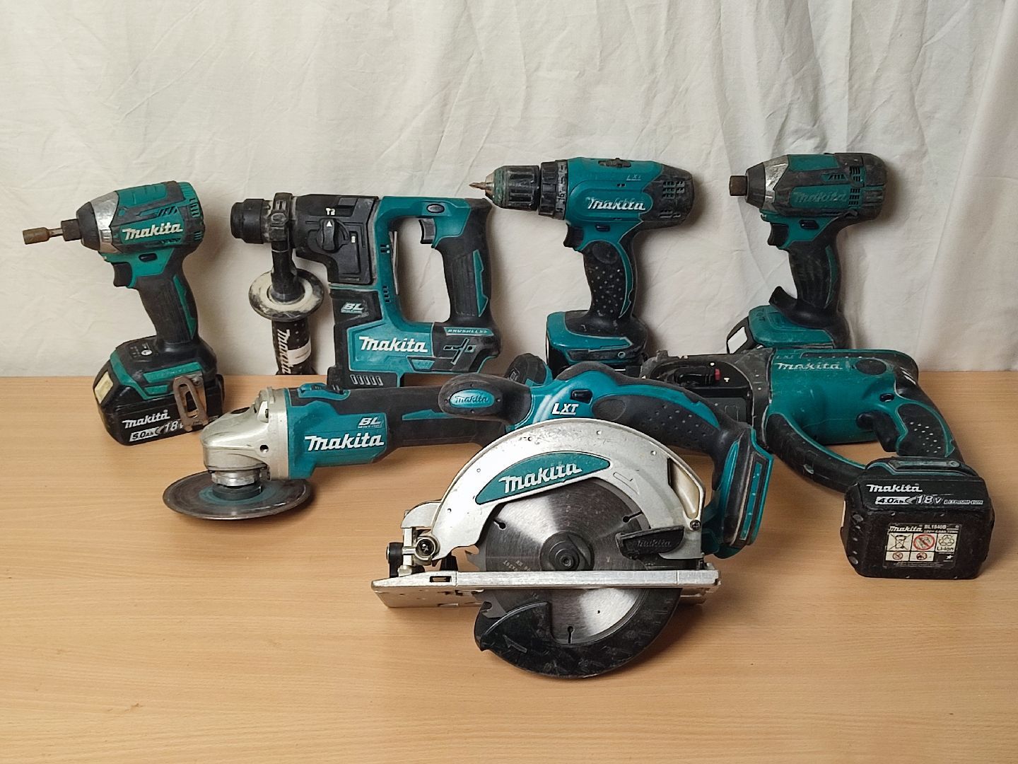 Null Tool set consisting of :
- MAKITA DTD154 cordless impact driver with batter&hellip;