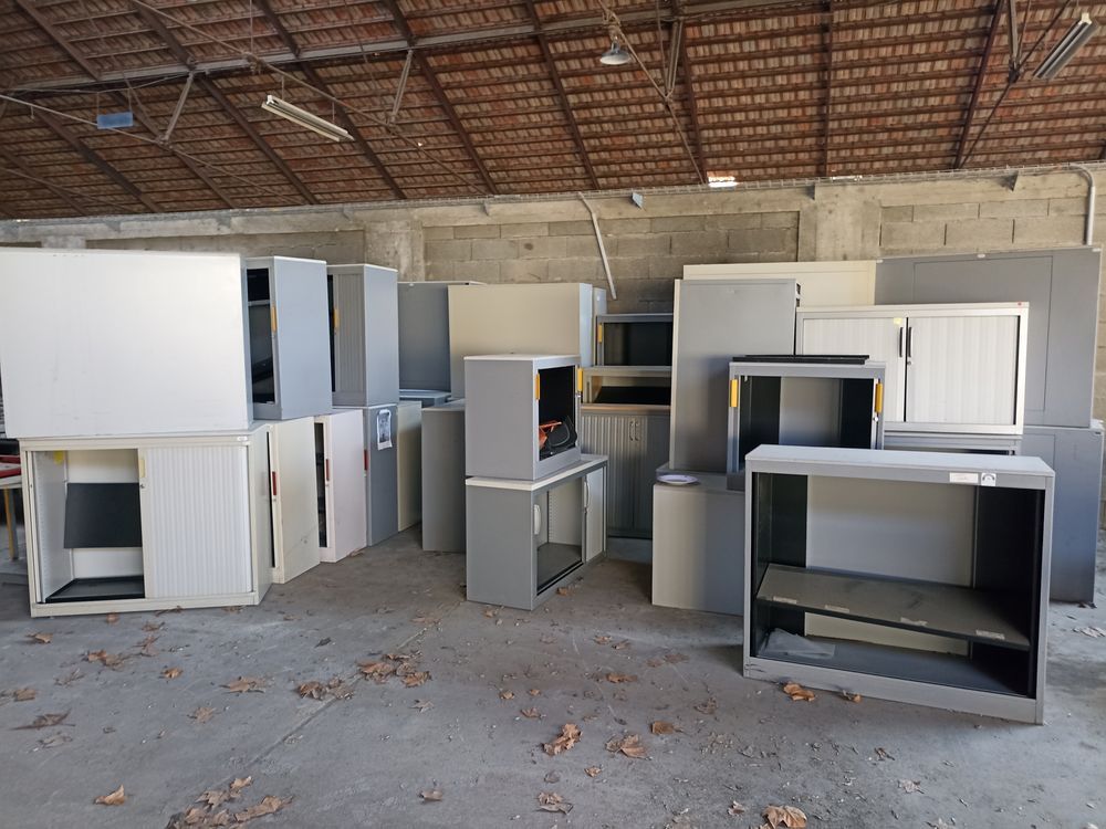 Null Lot of office furniture including approx:
- 100 grey or brown tall cabinets&hellip;