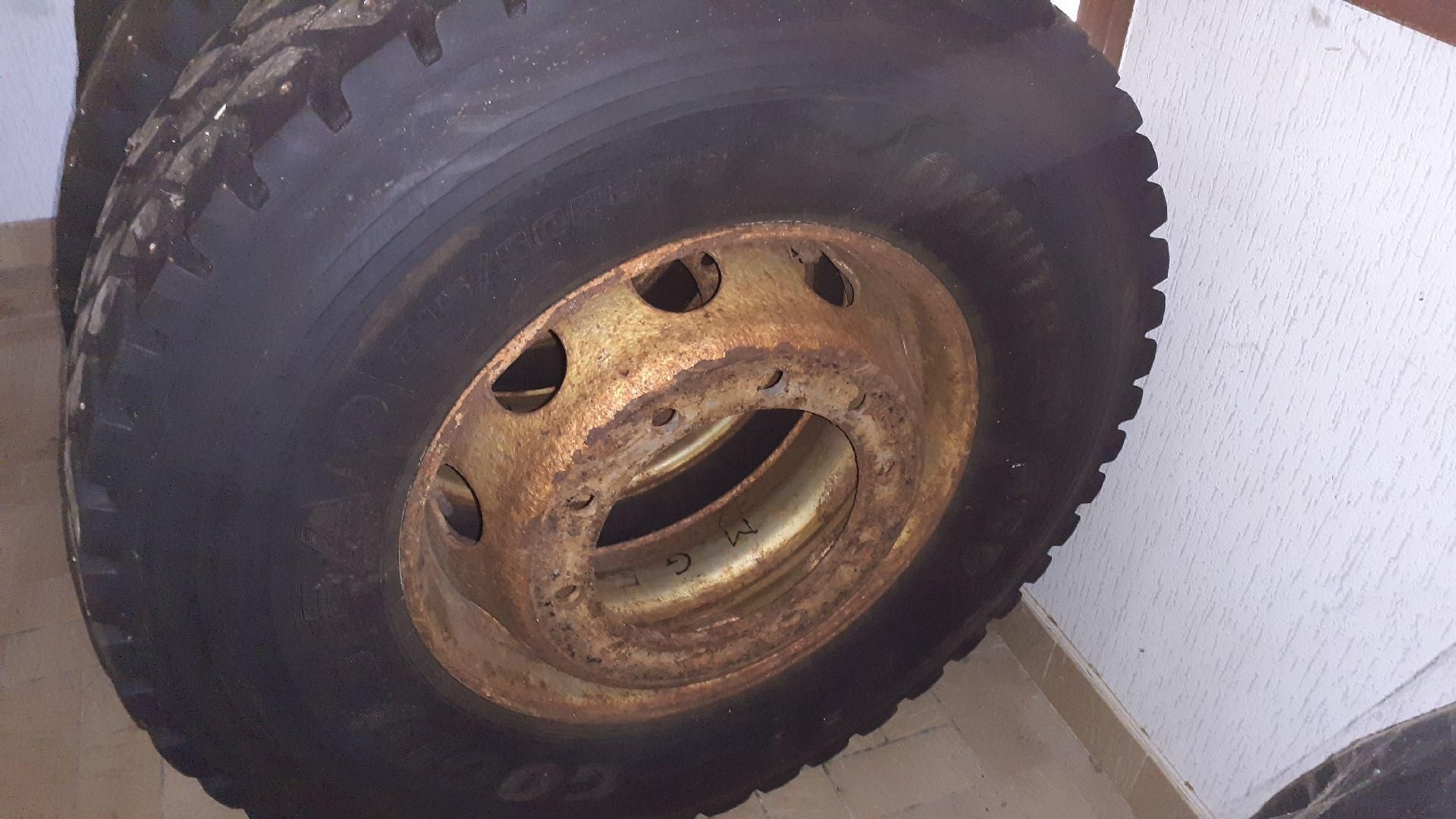 Null [PR] 
	 
For professionals only	
Lot of 4 studded tires on rims 
GOOD-YEAR &hellip;