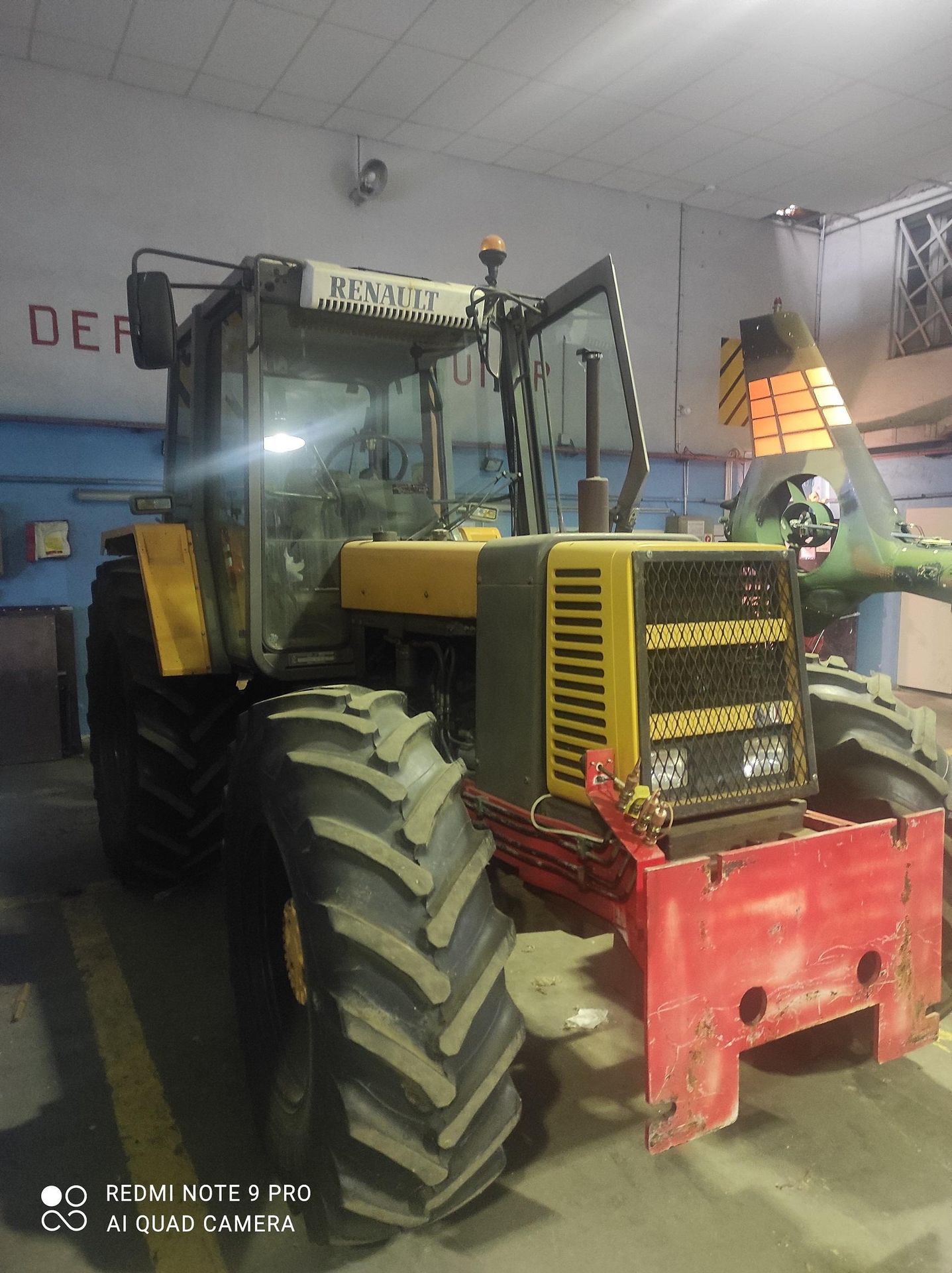 Null [RP][ACI] Professional lot only.
RENAULT R13314 agricultural tractor, Diese&hellip;