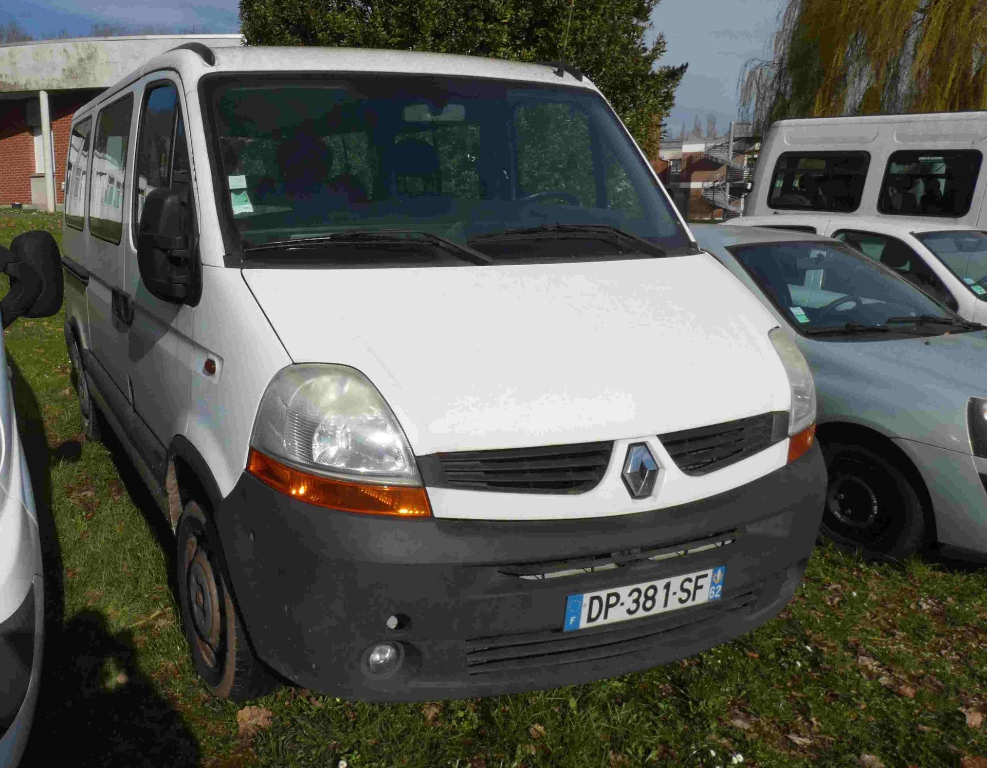 Null [CT] RENAULT MASTER II 2.5 DCI 120 CV, 9 places, Gazole, imm. DP-381-SF, ty&hellip;