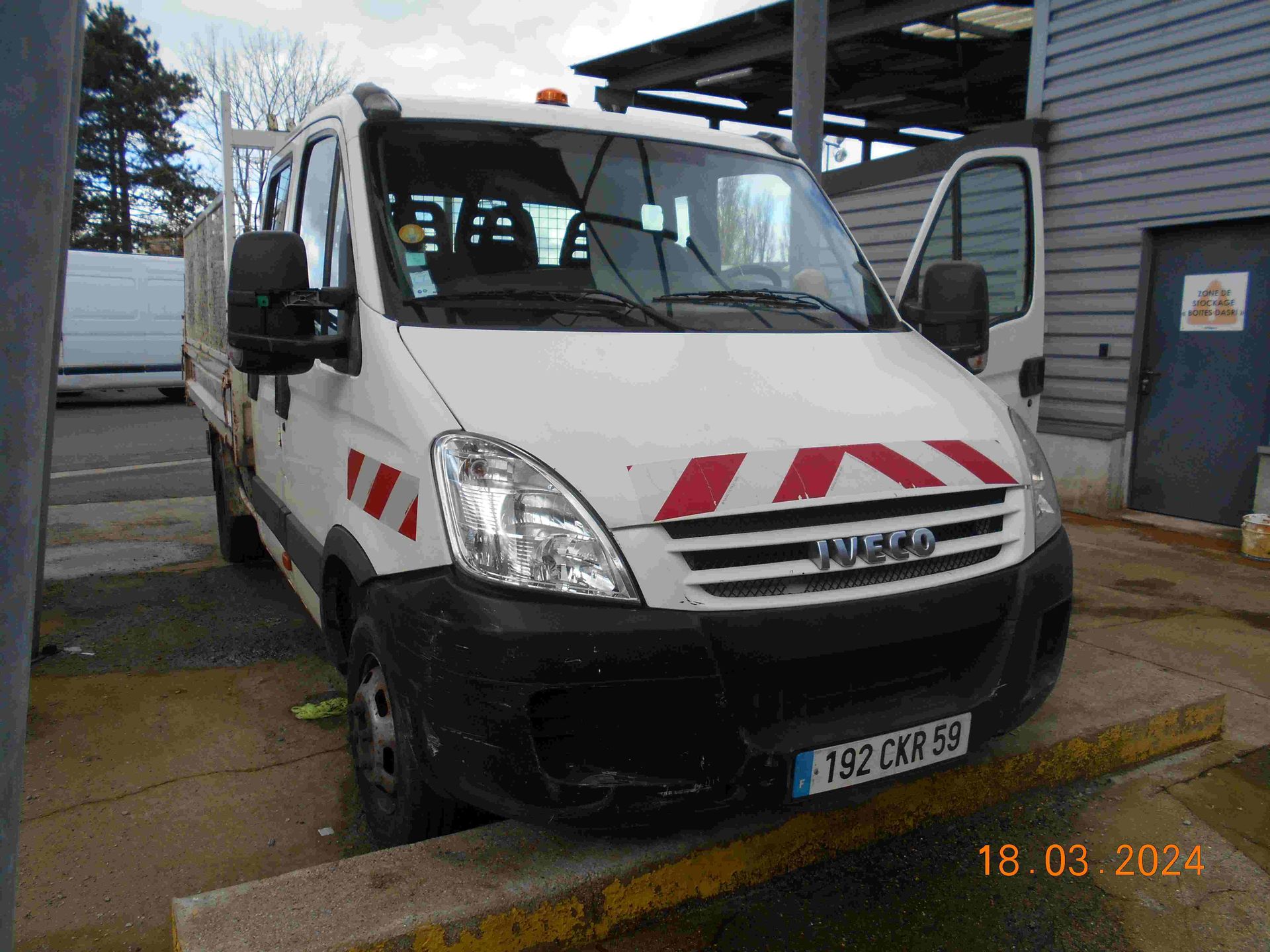 Null [CT] CAMIONNETTE IVECO DAILY III 35C10D 2.8 TD 105 CV, 7 places, Gazole, im&hellip;