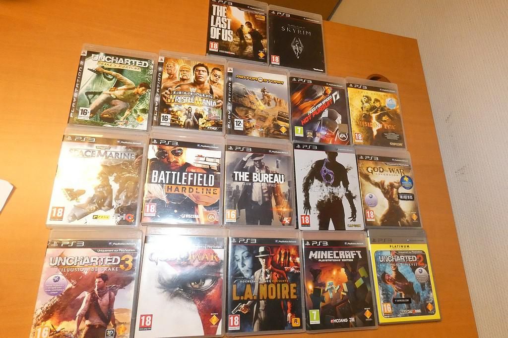 Null Lot de 17 jeux SONY PS3 : Uncharted 3, Minecraft, Need for Speed, Resident &hellip;