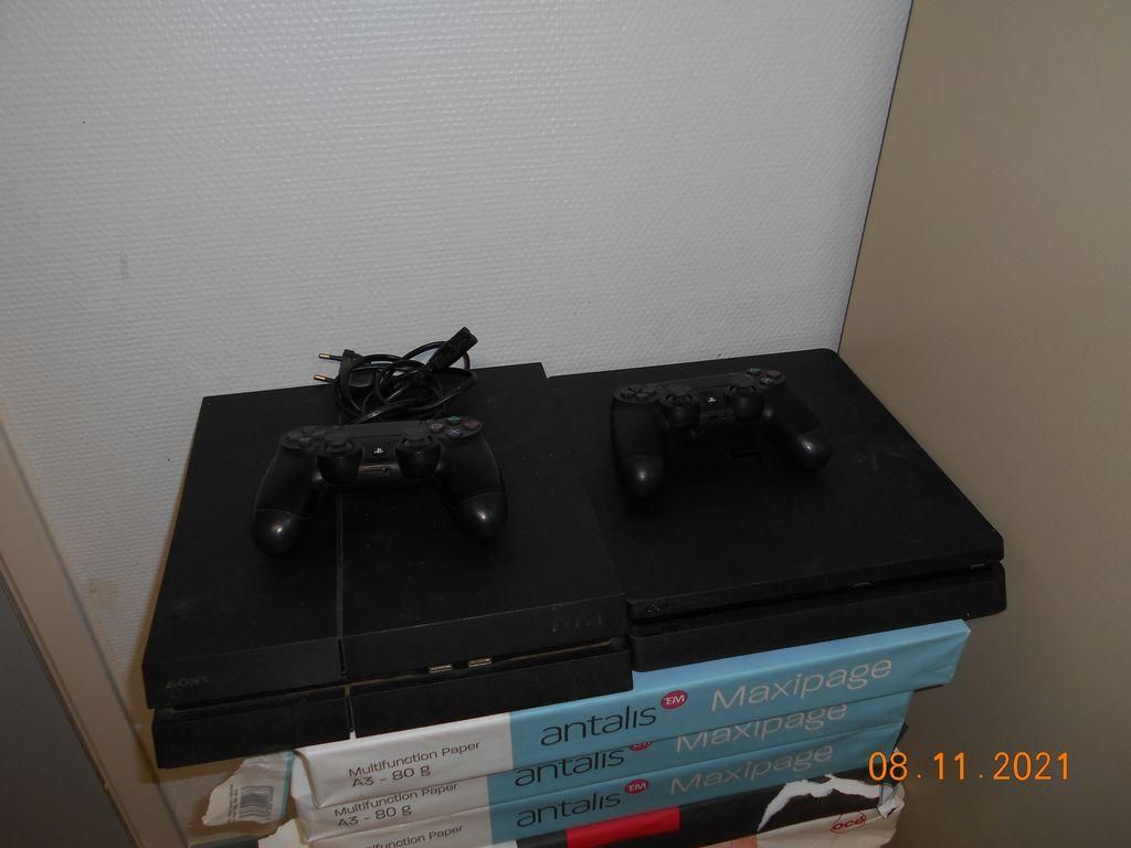 Null Lot comprenant 2 consoles de jeux SONY PS4 et 2 manettes. Visites et enlève&hellip;