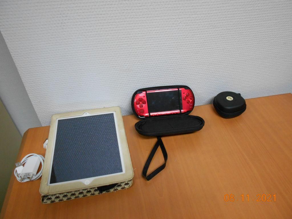Null Console de jeux SONY PSP et tablette APPLE IPAD pour pièces. Les objets son&hellip;