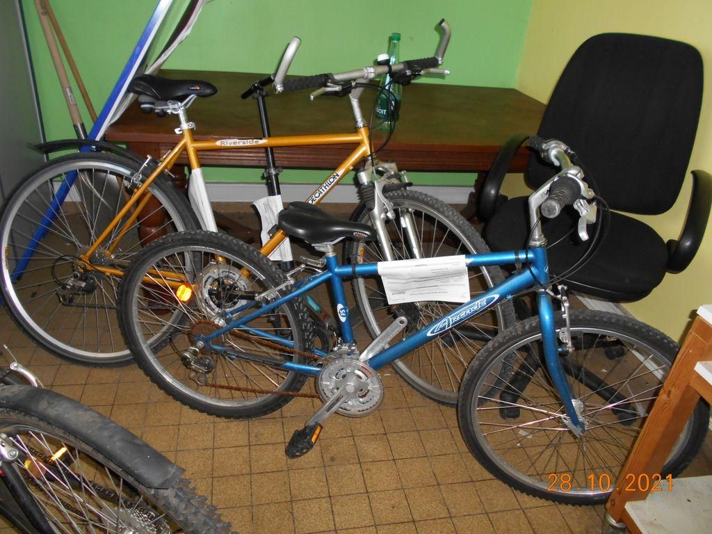 Null Lot comprenant 7 vélos (marques et états divers), une draisienne et une tro&hellip;