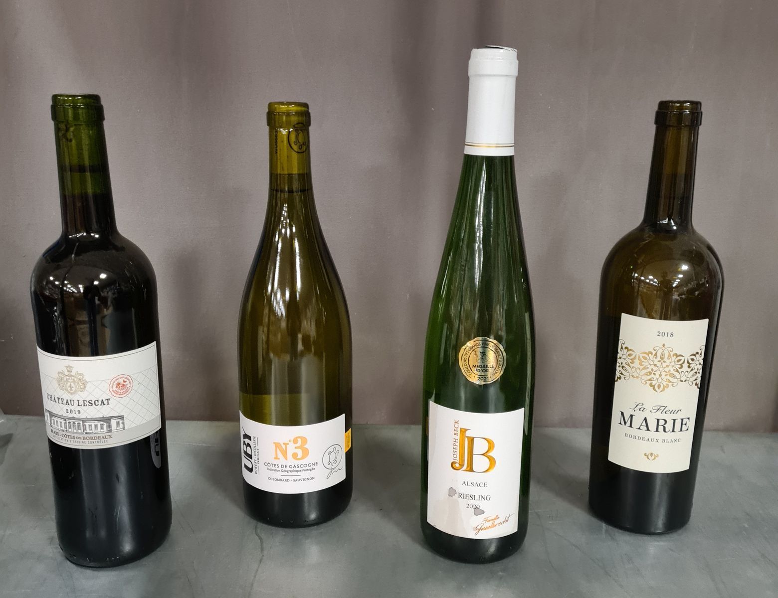 Null Lot of 4 bottles of various wines (white Bordeaux, Côte de Gascogne, Alsace&hellip;