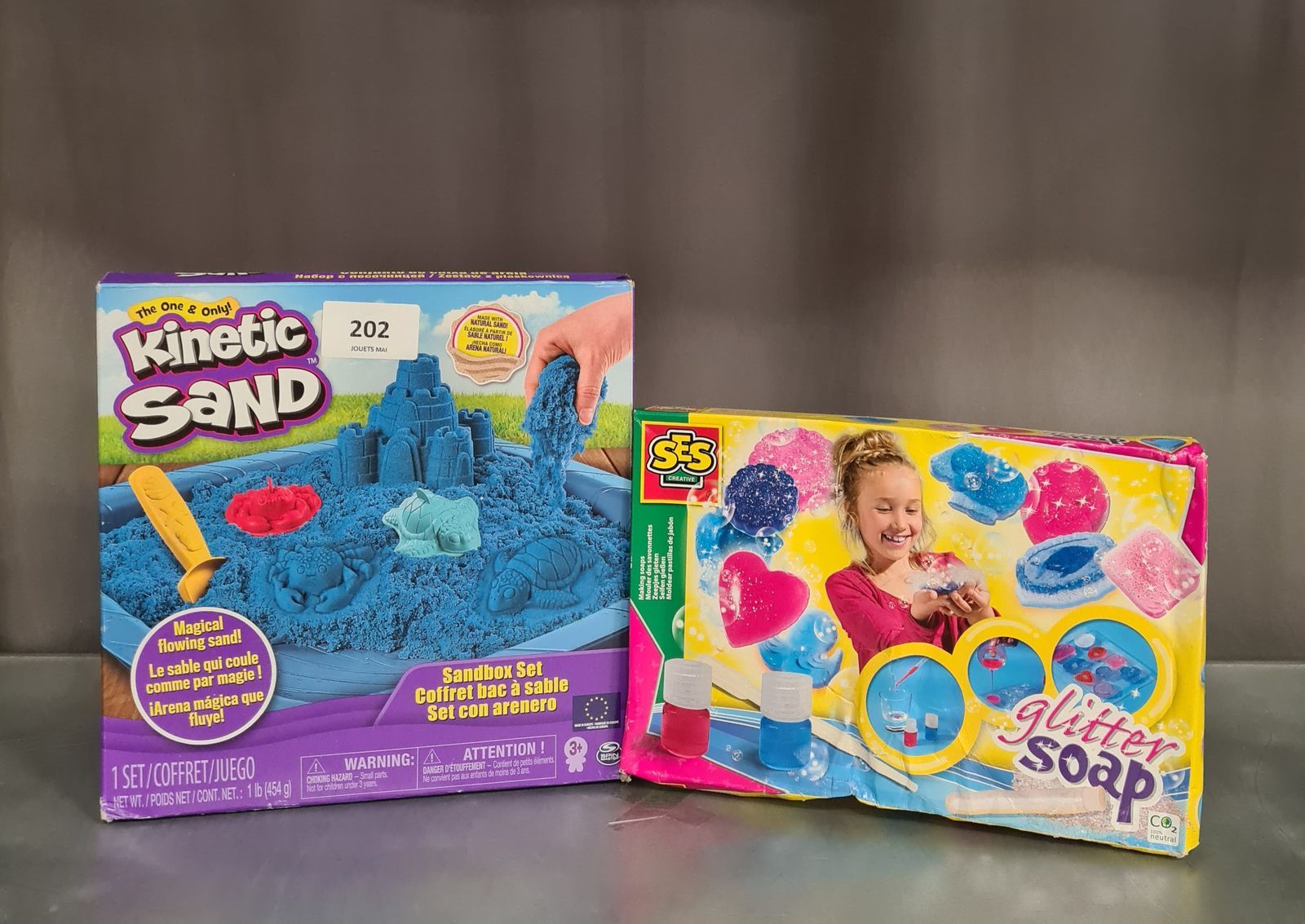 Null Lot de 2 jeux loisirs créatifs : Kinetic Sand / glitter soap - vendu neuf a&hellip;