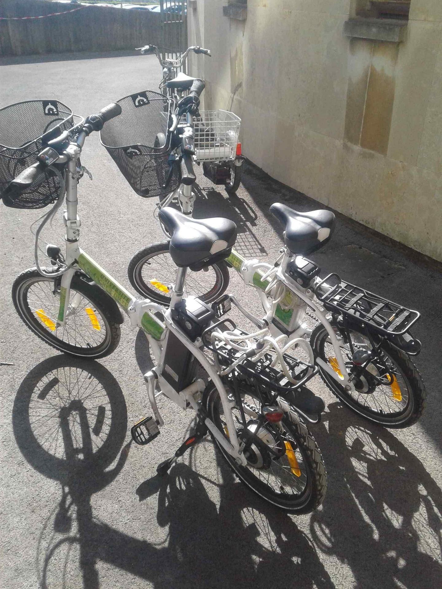 Null 2 electric bikes and 1 scooter. 
	 The batteries are working but need to be&hellip;