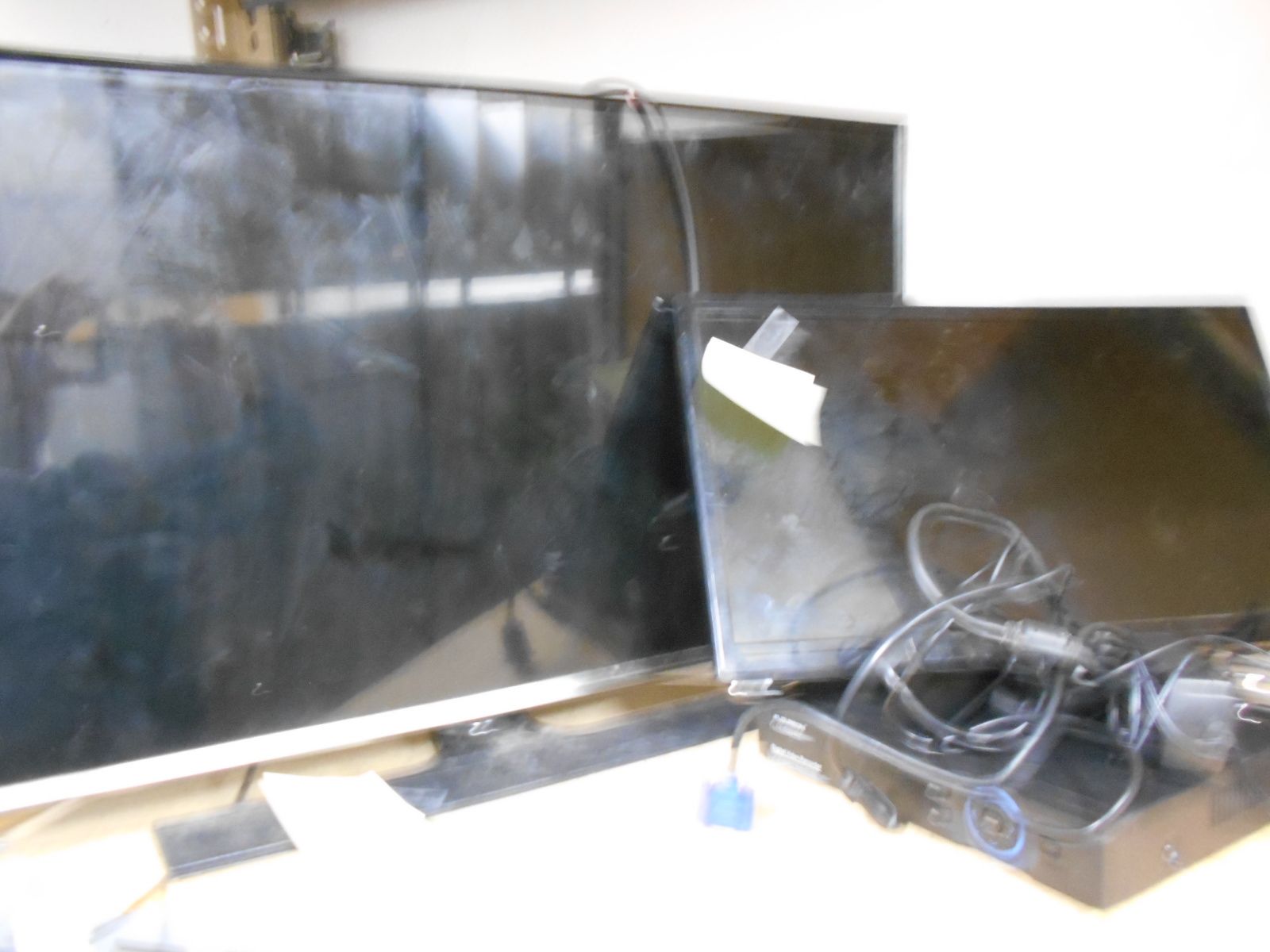 Null 1 video surveillance system FLOUREON with screen. 1 television 136cm EDISSO&hellip;