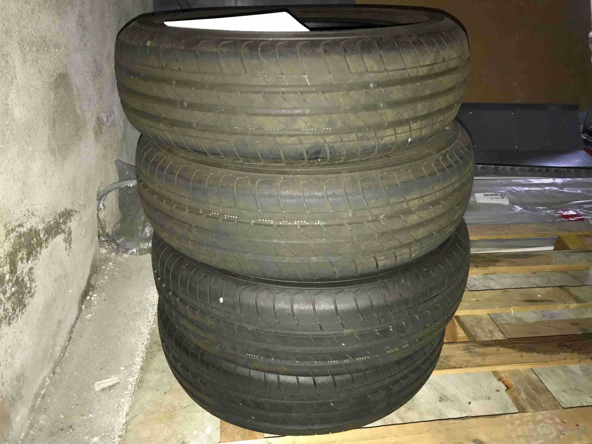 Null 
	 Lots of 4 summer tires GREEN MAX HP 165/70 R14 81H, excellent condition.&hellip;