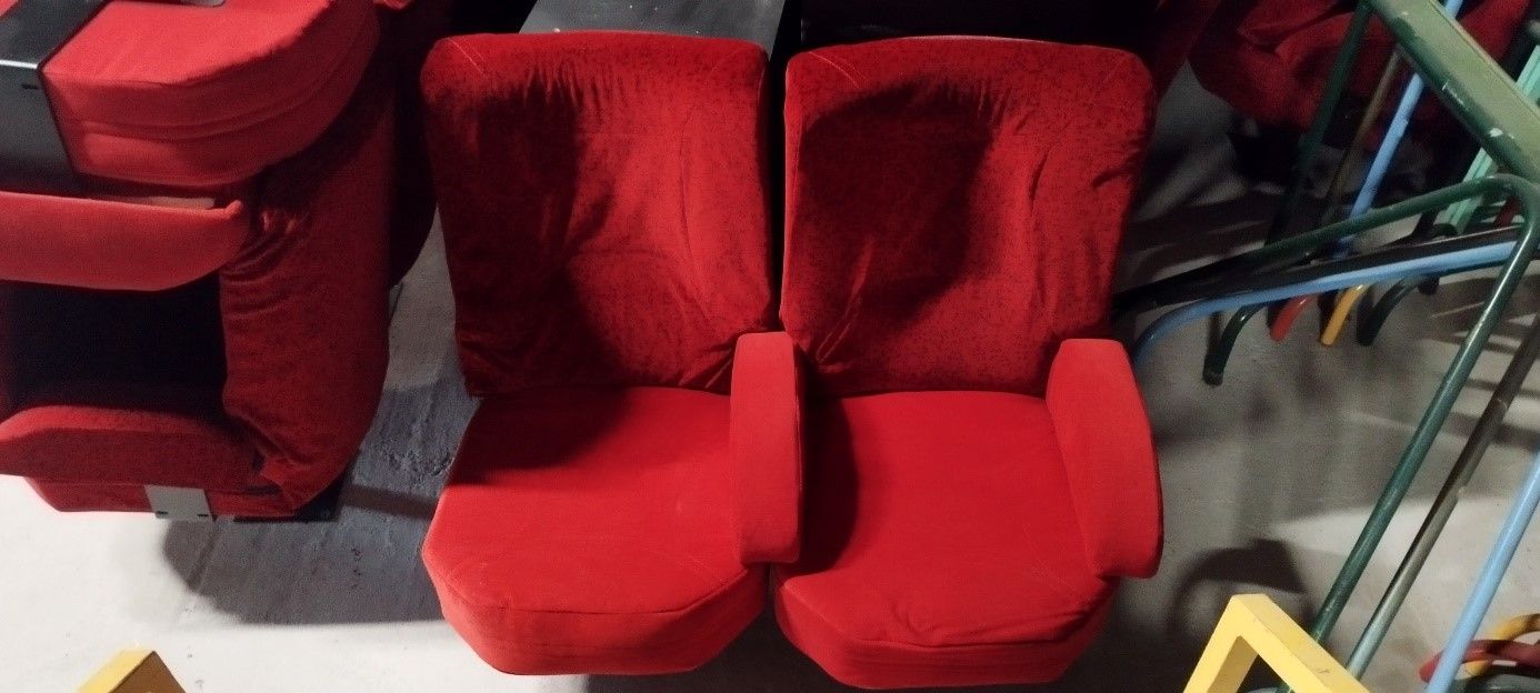 Null 7 pairs of cinema chairs.
 
 
 
Service remettant : COMMUNE AUXONNE adm

Pl&hellip;