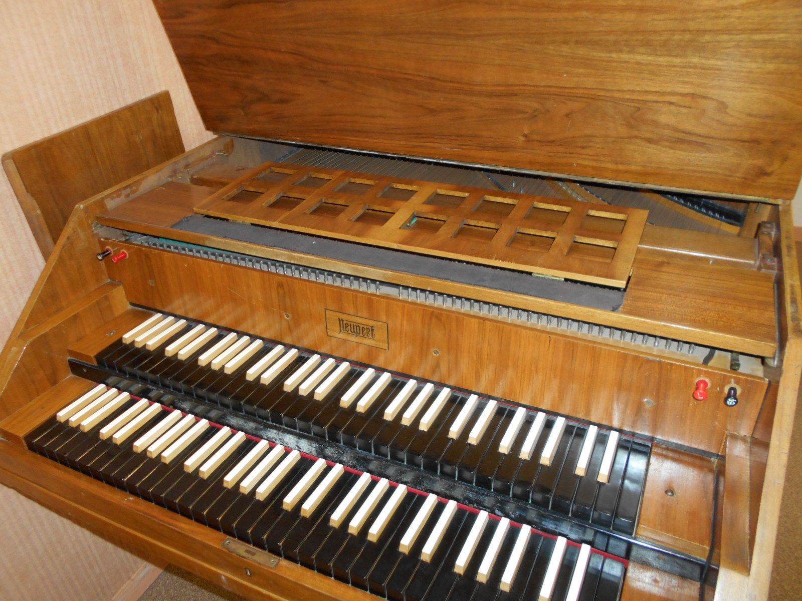 Null NEUPERT harpsichord. To be revised.
 
 
 
Service remettant : DIJON COMMUNE&hellip;