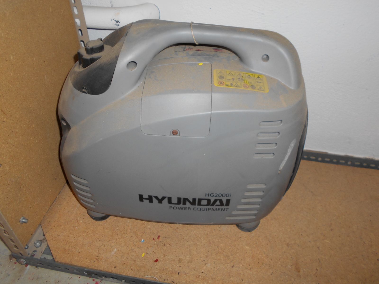 Null 1 HYUNDAI generator n° HG2000I. Sold as is.
 
 
 
Service remettant : JUDIC&hellip;