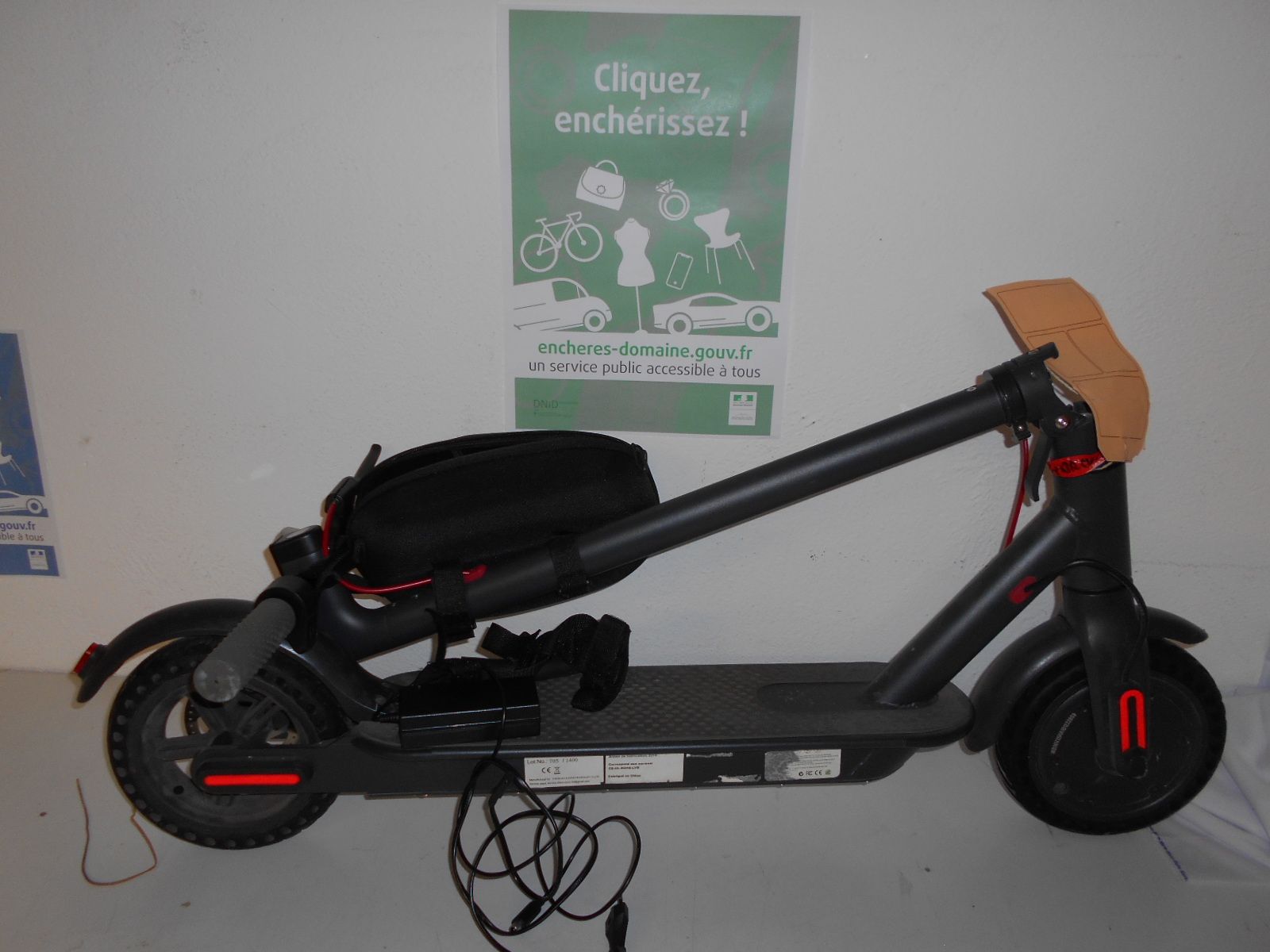 Null 1 electric scooter and its charger. Sold as is.

 
 
 
Service remettant : &hellip;