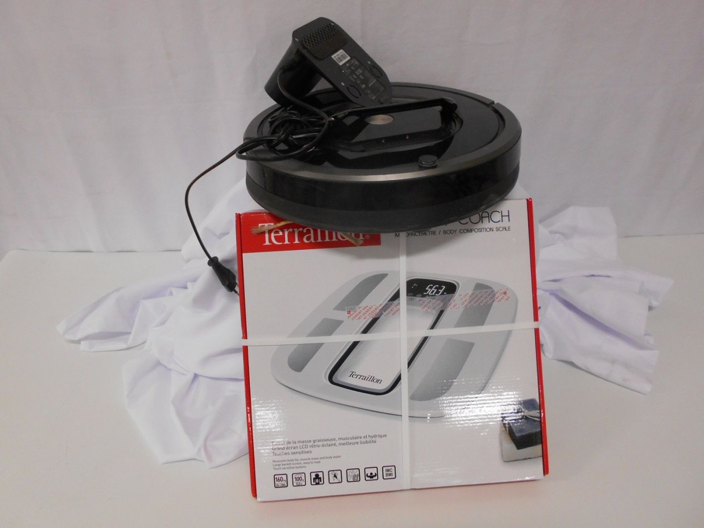 Null Lot including:
- IROBIT Roomba vacuum cleaner. 
- TERAILLON WINDOW COACH sc&hellip;