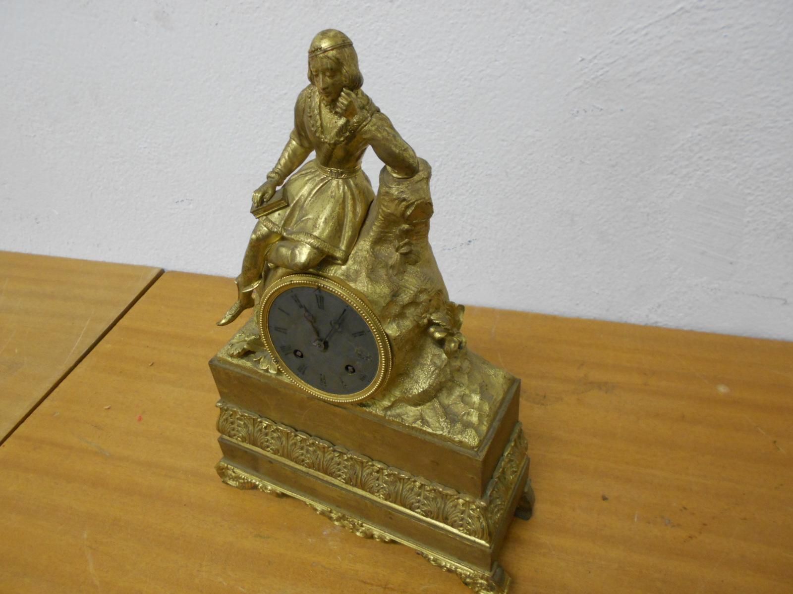 Null 1 CLOCK in gilded metal surmounted by a statue of a man in clothes carrying&hellip;