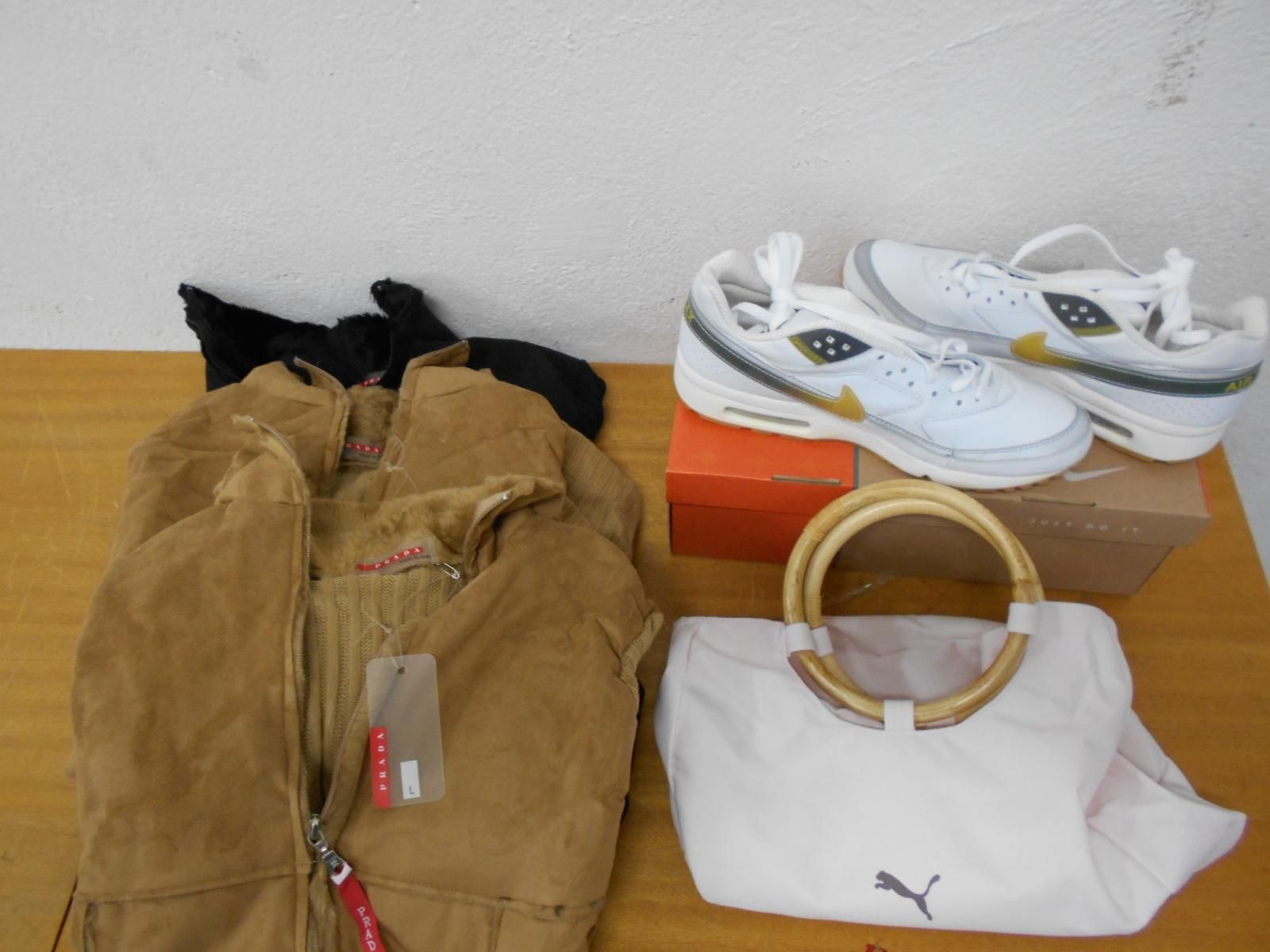 Null 3 PRADA jackets size L; 1 pink PUMA bag; 1 pair of NIKE sneakers Size 45. N&hellip;