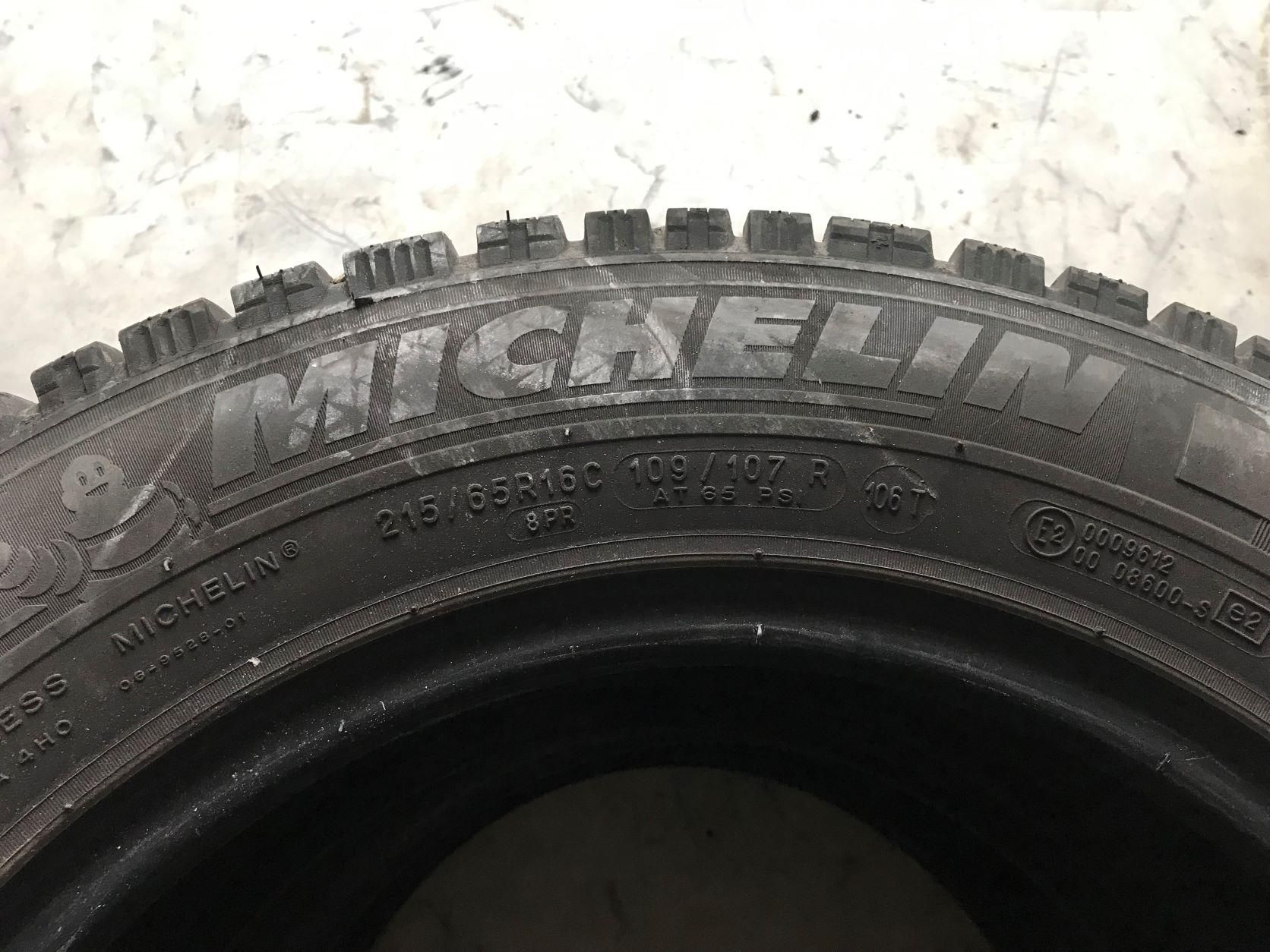 Null Lot 4 - 2 MICHELIN winter tires type Agilis Alpin (size 215/65 R16 C 109/10&hellip;