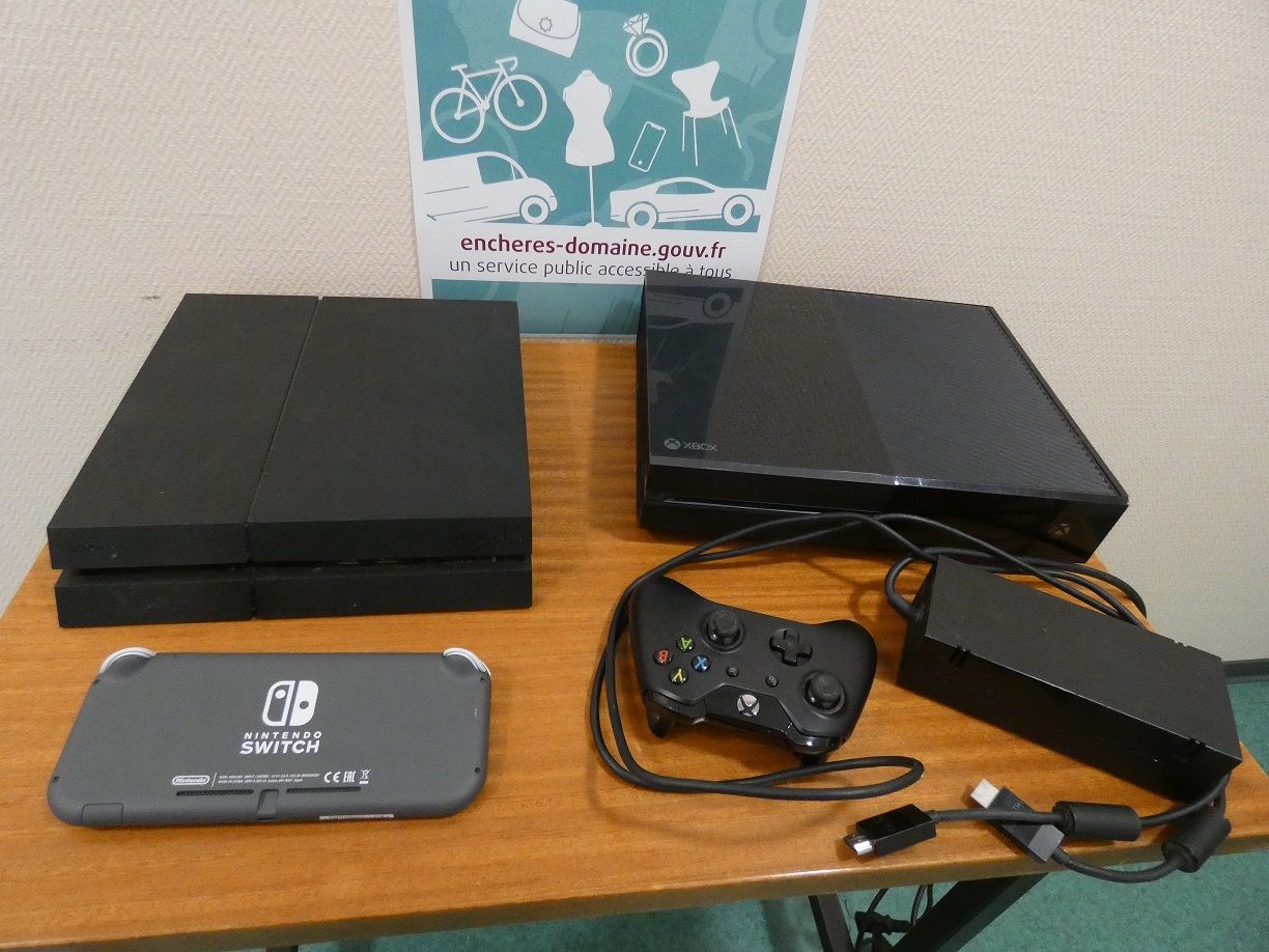 Null Lot including: 1 SONY PS4 console without connectors. 1 game console NINTEN&hellip;