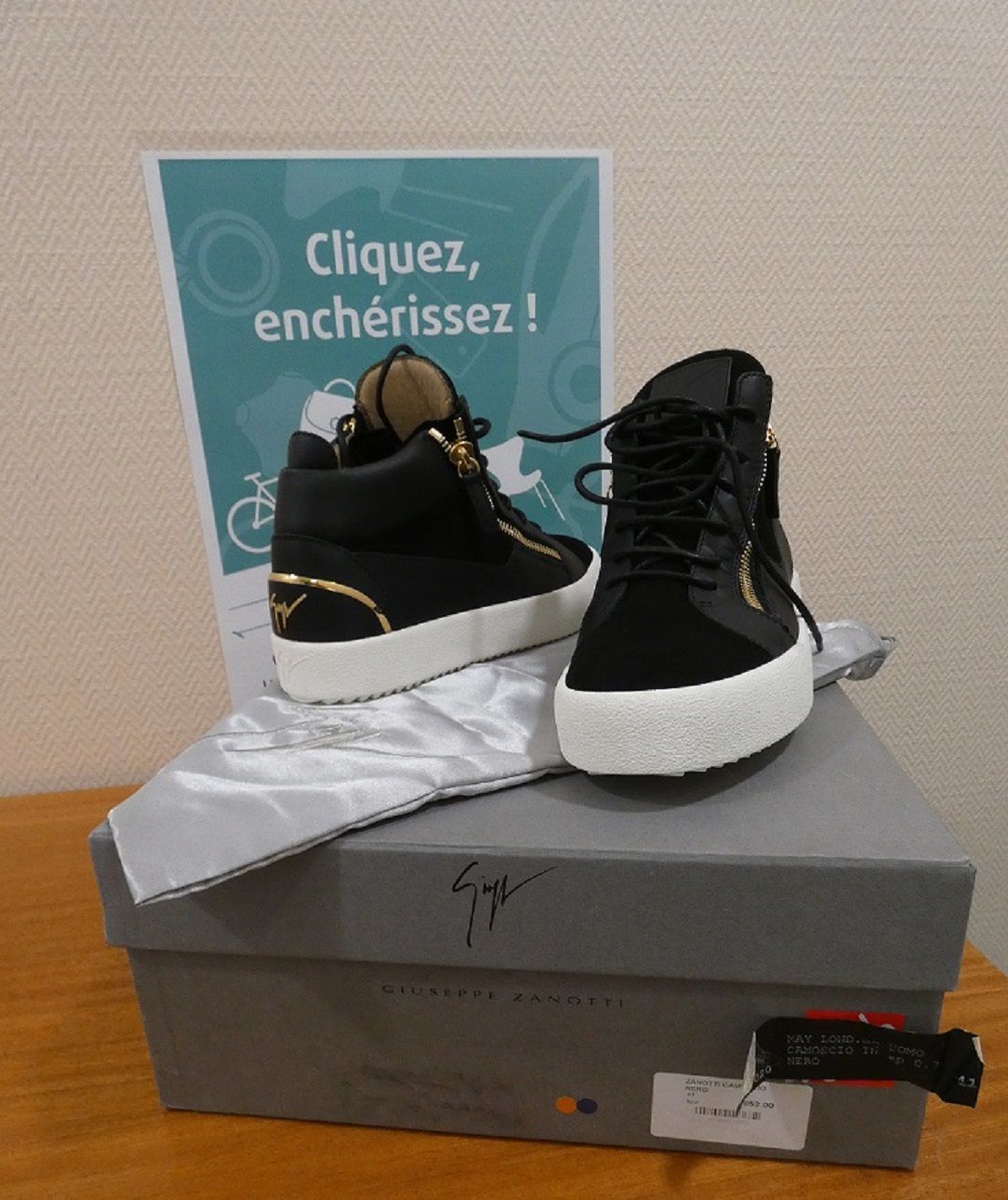 Null A pair of black GUISEPPE ZANOTTI Camoscio Nero shoes, size 41. New conditio&hellip;
