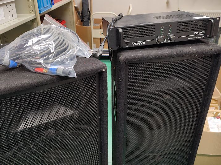 Null Lot including: 2 JBL speakers, JRX 100, a VONYX VXA-3000 professional audio&hellip;