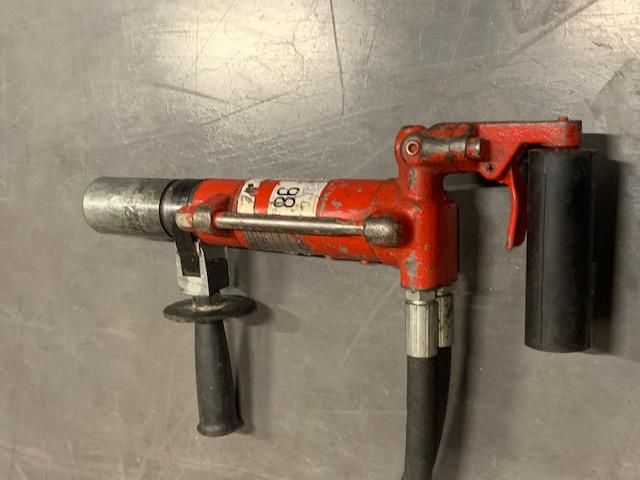 Null 
	 Hydraulic chisel in working order. 

	 The removal and handling are at t&hellip;
