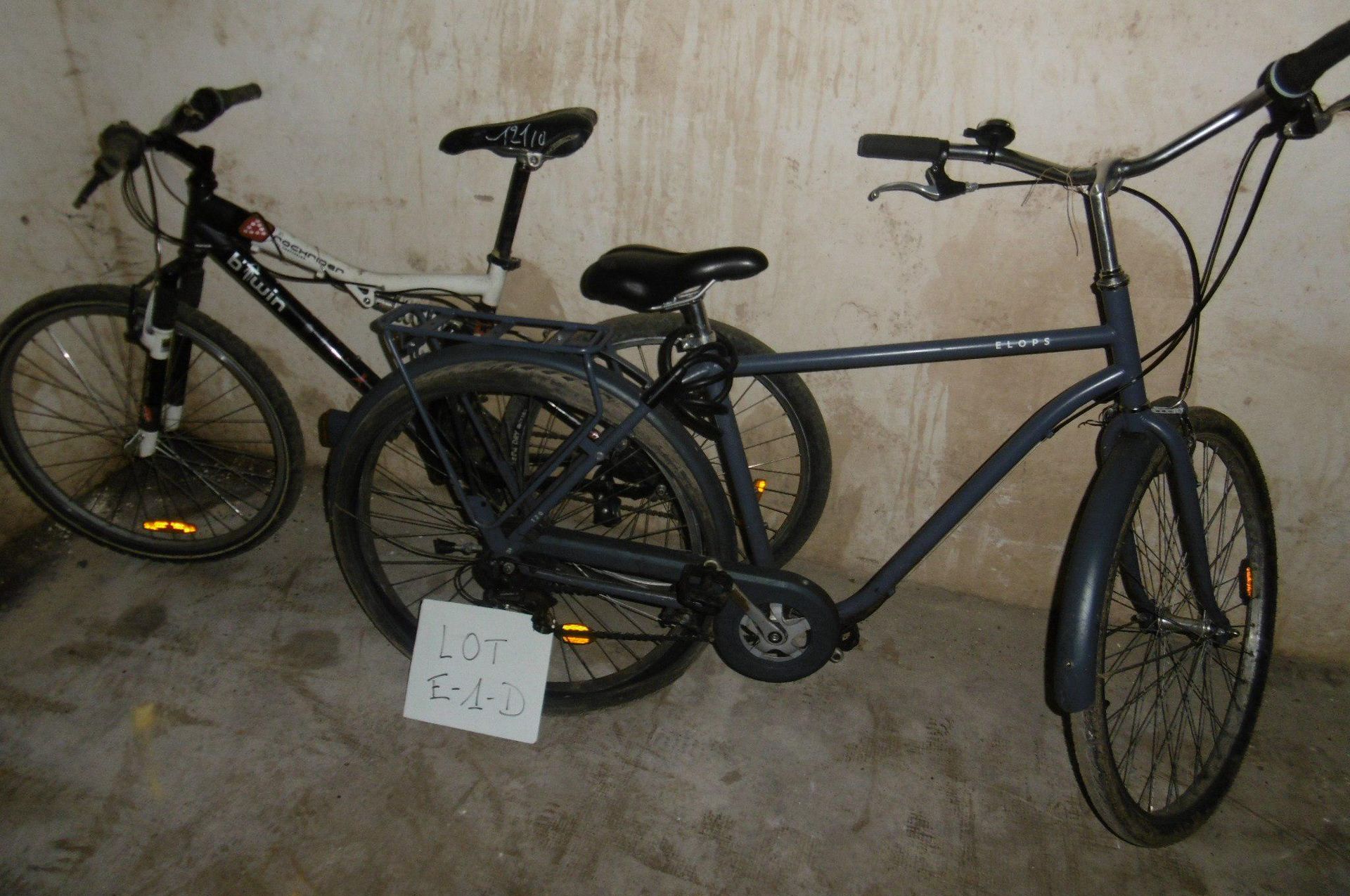 Null 
	Lot 10 vélos de marques DECATHLON, PRINCE, CONE, NAKAMURA. LOT E-1-D. 

	&hellip;