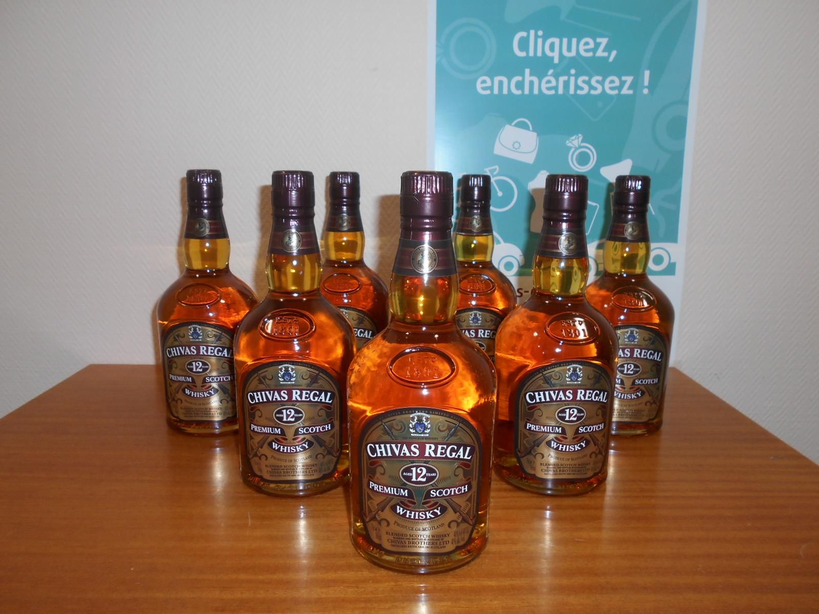 Null Lot de 8 bouteilles de Whisky dont 7 bouteilles CHIVAS REGAL - 12 ans d'âge&hellip;