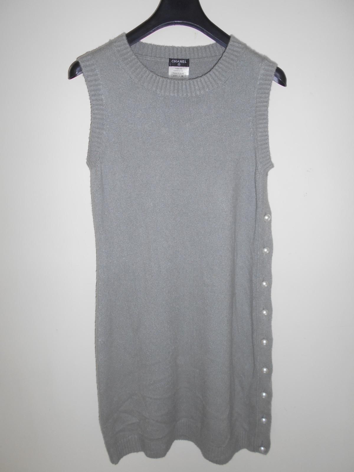 Null 
	 CHANEL. Sleeveless dress in cashmere/wool/silk in light grey size 38. No&hellip;