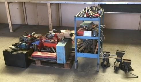 Null 
	 Lot of workshop equipment and small professional tools. Used condition. &hellip;