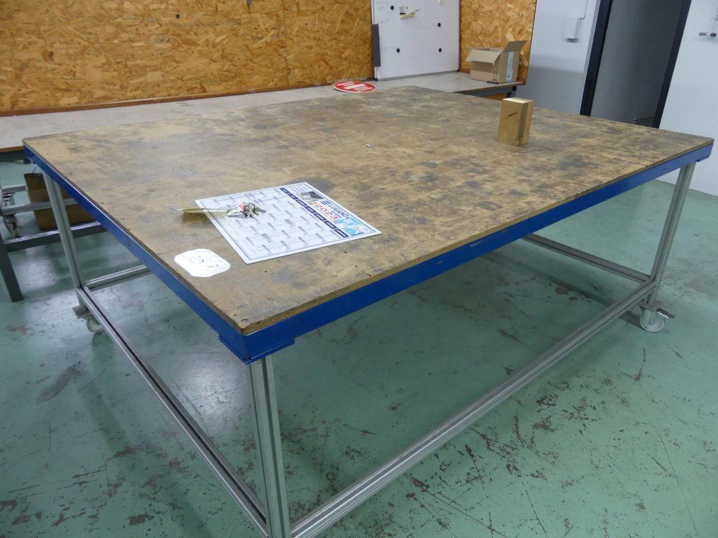 Null LARGE SQUARE WORKSHOP TABLE