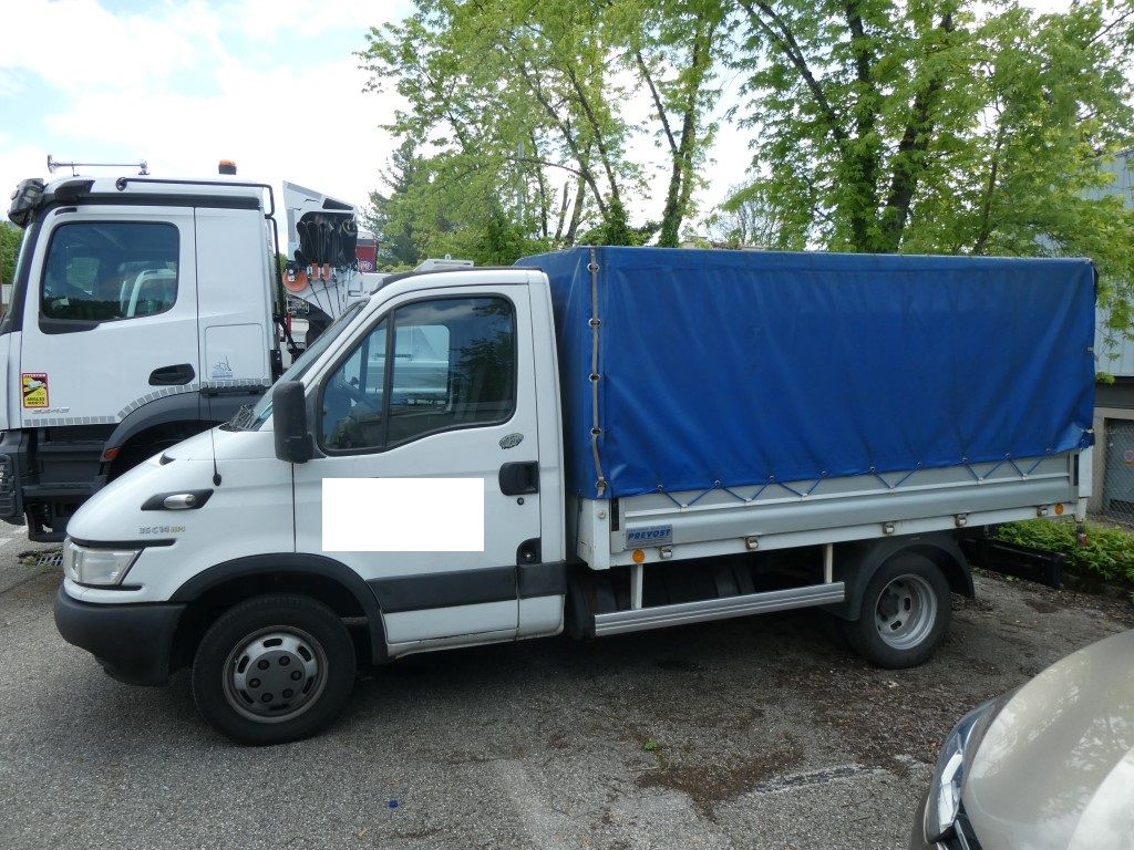 Null IVECO PLATEAU BACHE
08/03/2006
280000km
WITHOUT CT
LEGAL FEES 14.28%TTC