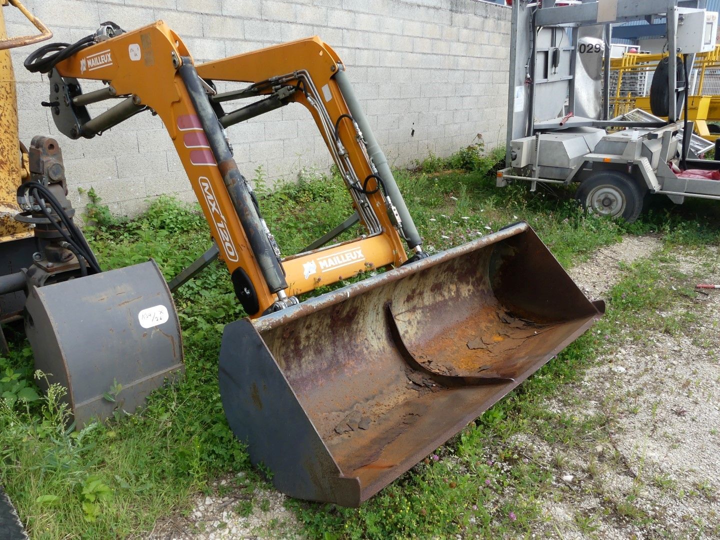 Null MAILLEUX MX 120 FRONT LOADER

08/08/2002