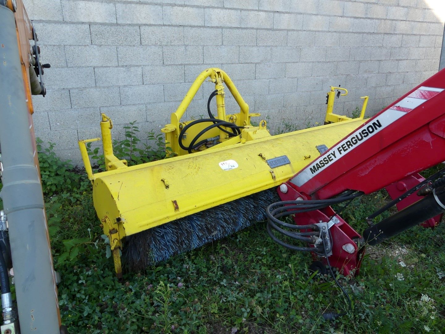Null SCHMIDT FRONT MOUNTED SWEEPER 

YEAR 1987