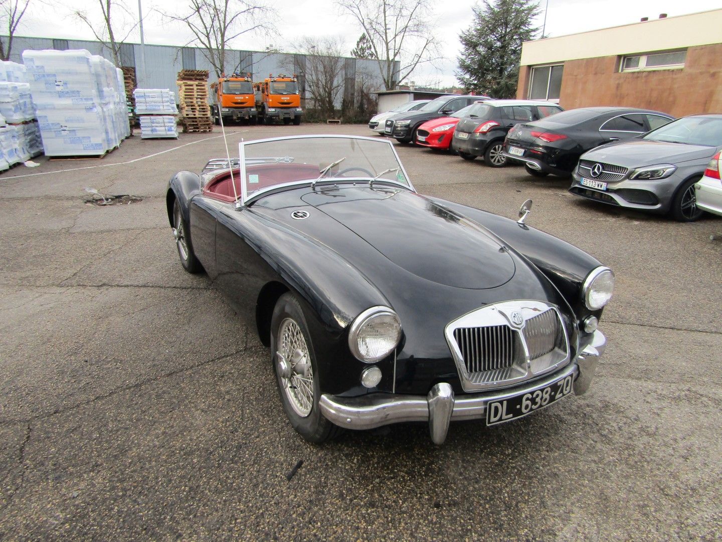 MGA ROADSTER 1500CM3 
BOITE MANUELLE

ESSENCE

49530KM

1958