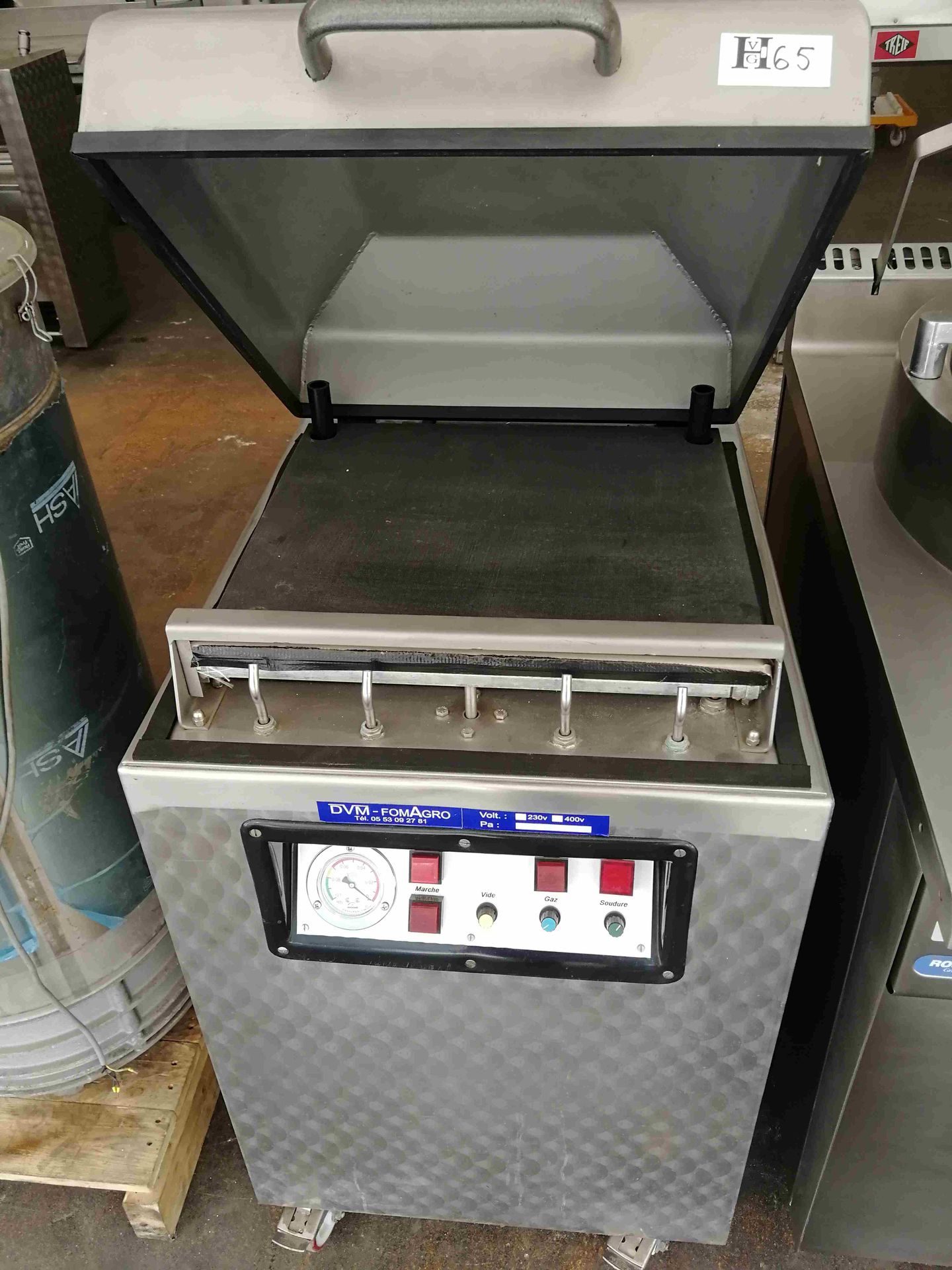 Mise à prix 800 € REVISED STAINLESS STEEL VACUUM MACHINE - With 63m3 pump - Gas &hellip;
