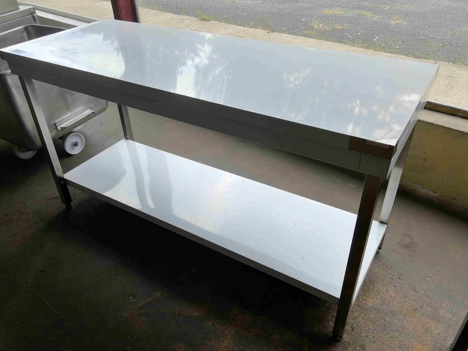 Mise à prix 100 € STAINLESS STEEL TABLE 1500 x 600 x 850 New