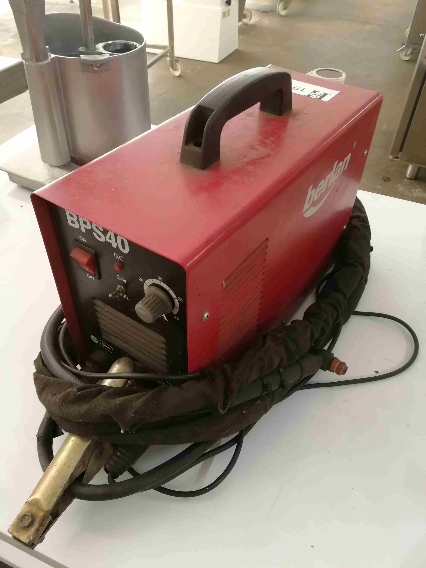 Mise à prix 40 € 
PLASMA CUTTER BERLAN BPS 40