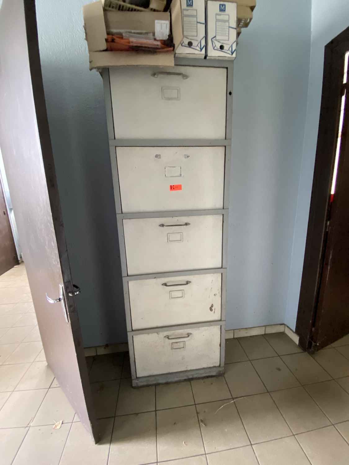 Null 1 Metal file cabinet Dim. 198 x 66 x 33 - As is