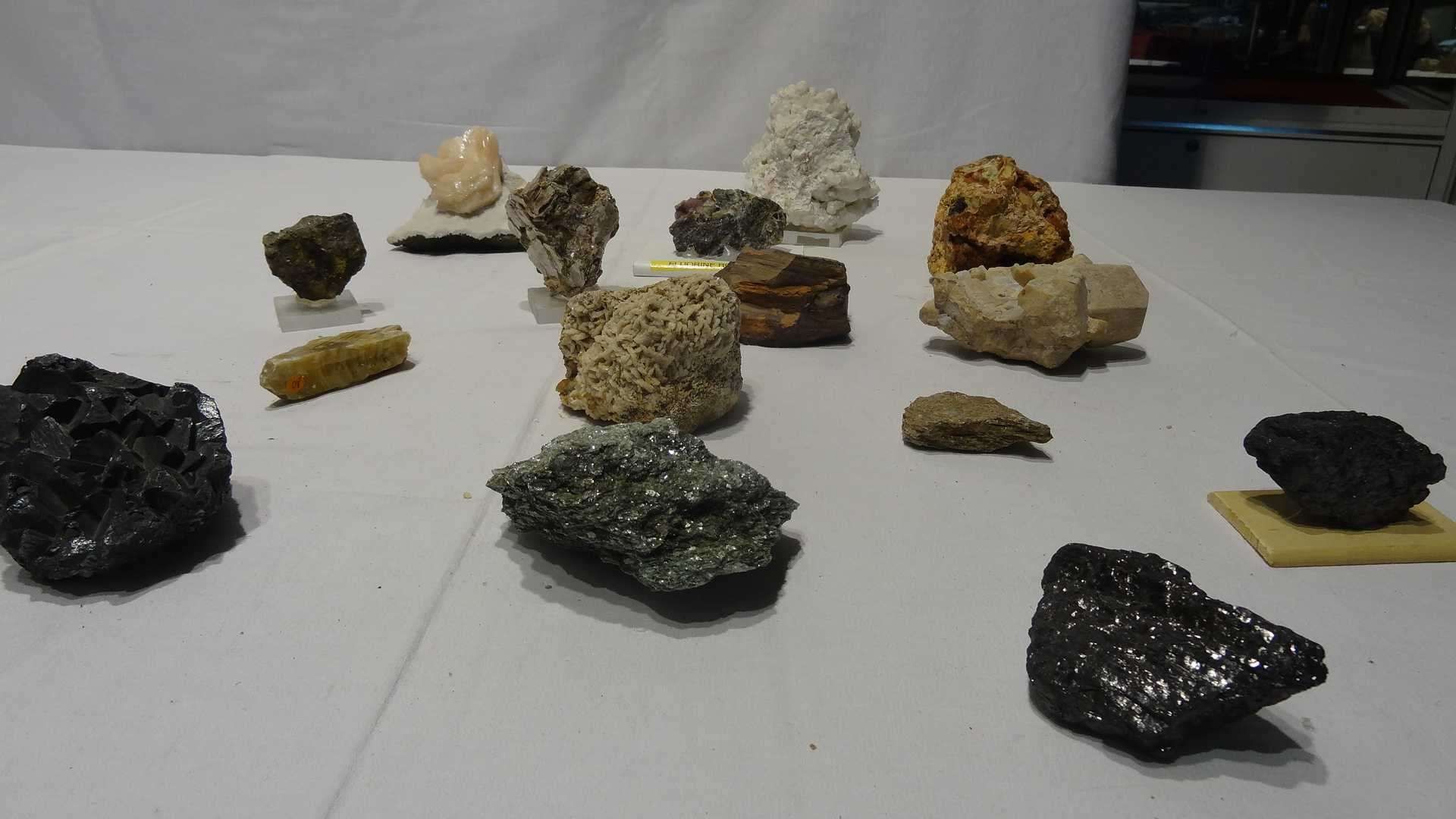 Null Set of stones including: ROSE STILBITE (Indre); GALLERY BLOCK (Dordogne); F&hellip;