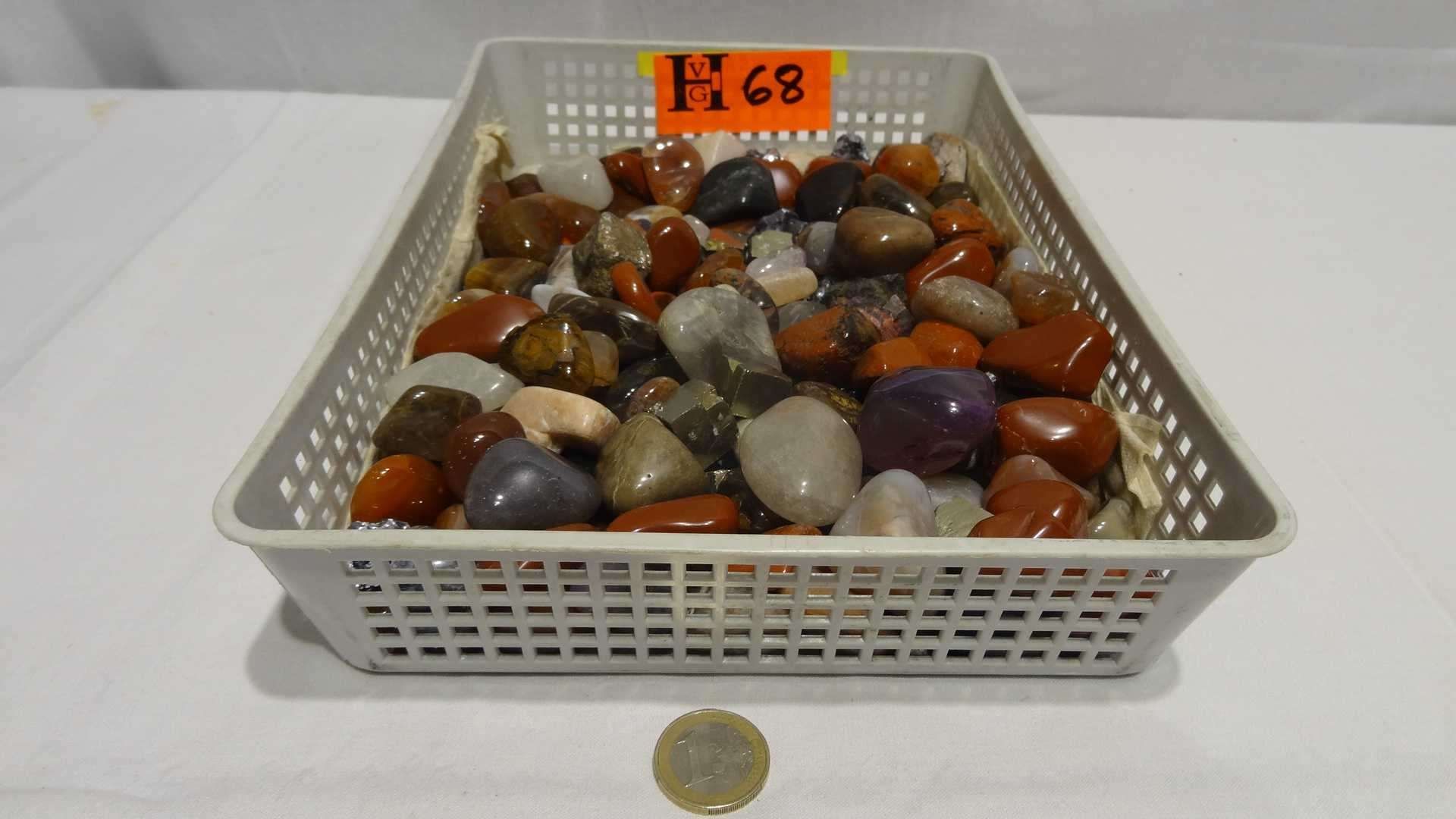 Null Lot of cabochons and some rough stones