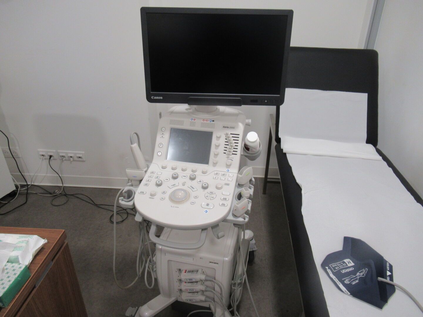 Null 1 Canon Xario 200G CUSX200 - G -AE ultrasound scanner with 5 probes